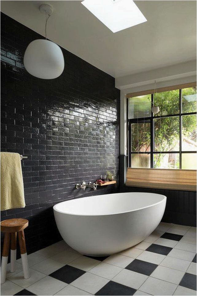 14 великолепных черных ванных комнат
