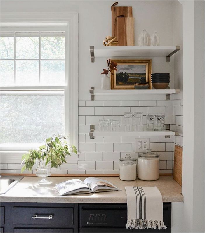 18 идей белых кухонных задних стенок, которые привлекают внимание