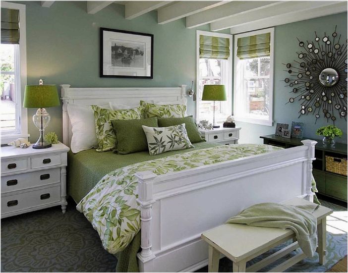 Идеи, советы и фотографии дизайна маленькой основной спальни